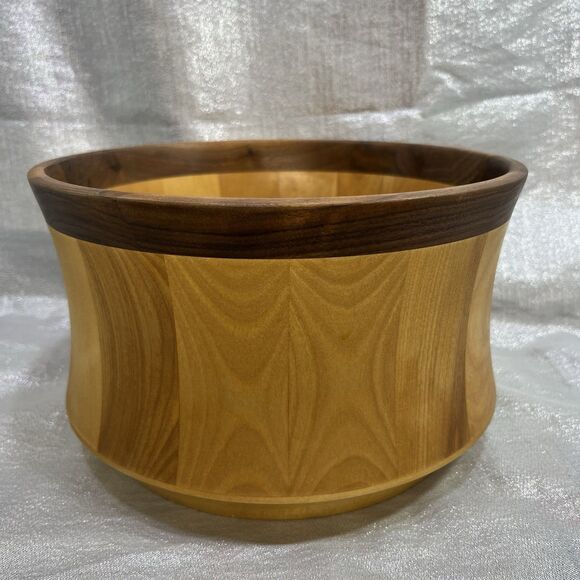 WILLIAMS SONOMA Hand Turned Vermont Yellow Wood 2 tone Bowl By John McLeod 9" - Picture 1 of 6
